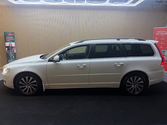 Volvo V70 2 of 5