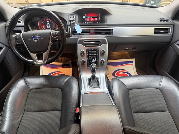 Volvo V70 10 of 16