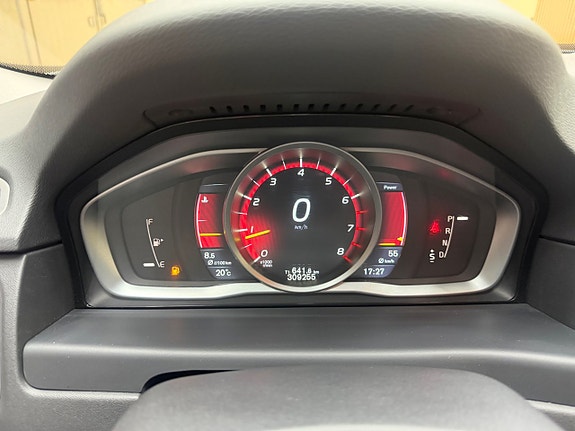 Volvo V70 12 of 16