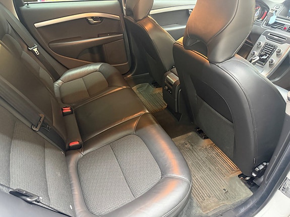 Volvo V70 8 of 16