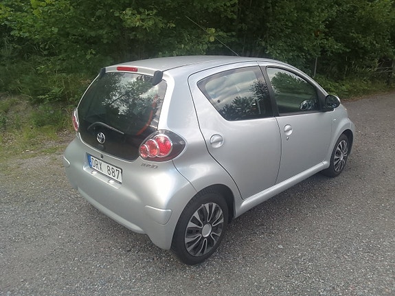 Toyota Aygo 2 of 5