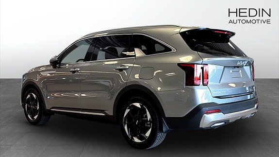 Kia Sorento 6 of 12