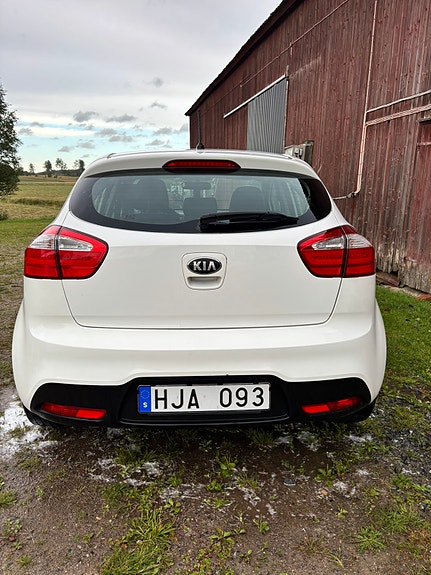 Kia Rio 2 of 5