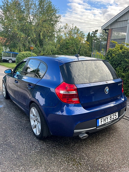 BMW 120d 2 of 5
