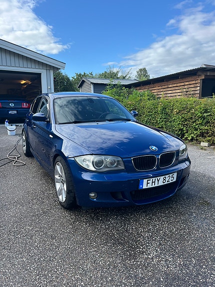 BMW 120d 4 of 5