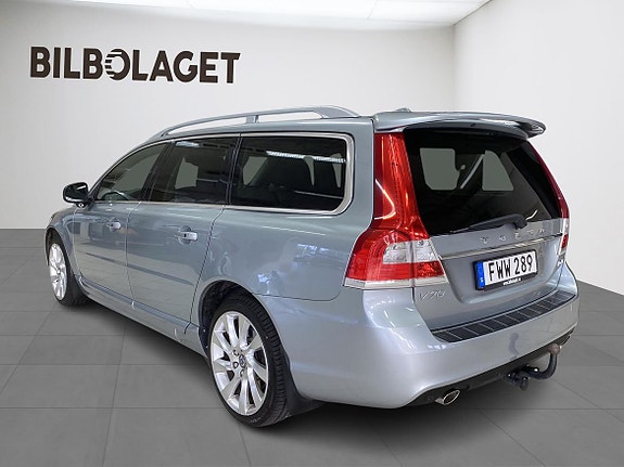 Volvo V70 3 of 5