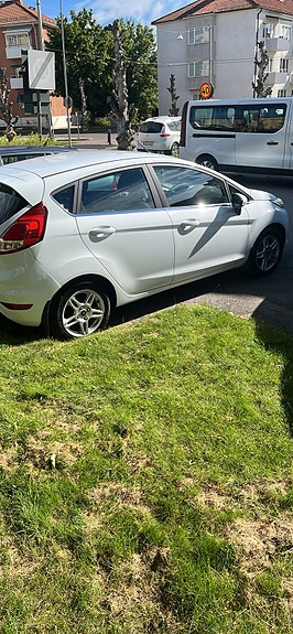 Ford Fiesta 2 of 5