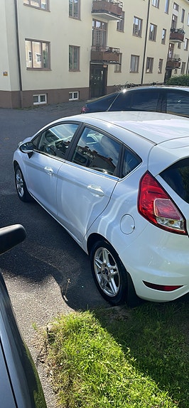 Ford Fiesta 4 of 5