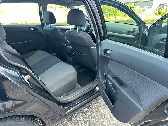 Opel Astra 14 of 15