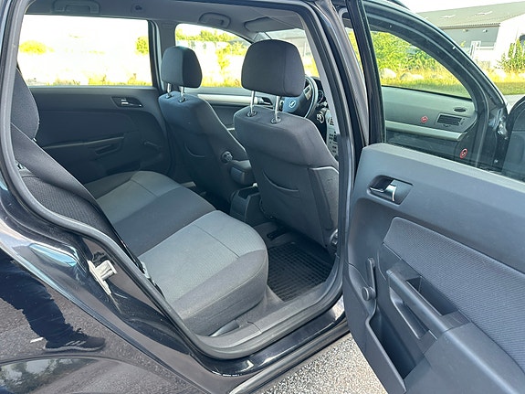 Opel Astra 10 of 15