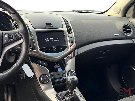 Chevrolet Cruze 16 of 20