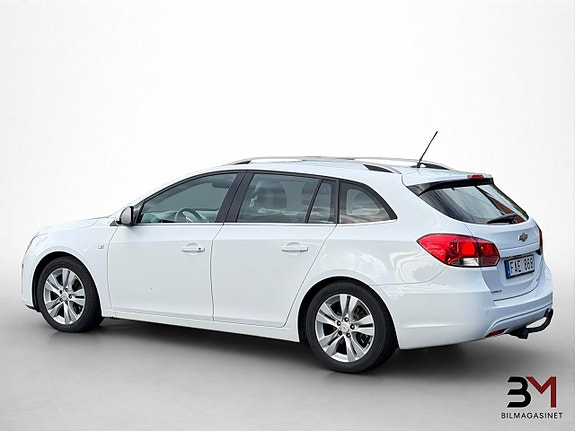 Chevrolet Cruze 4 of 5