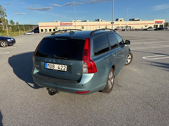 Volvo V50 3 of 5