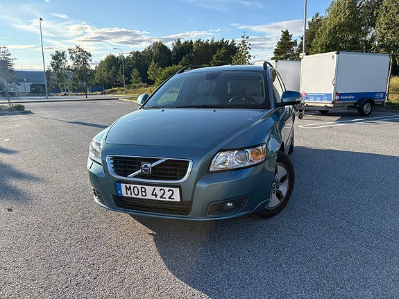 Volvo V50 2 of 5