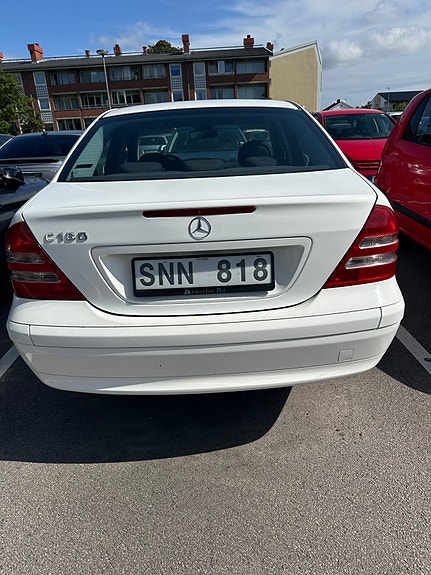 Mercedes-Benz C180 4 of 4