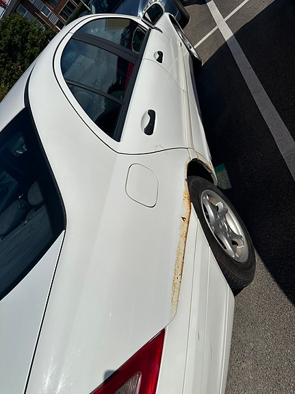 Mercedes-Benz C180 3 of 4