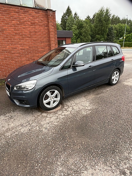 BMW 218i 2 of 5