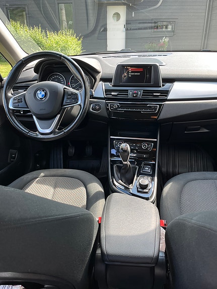 BMW 218i 3 of 5