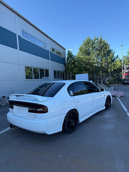 Subaru Legacy 3 of 5