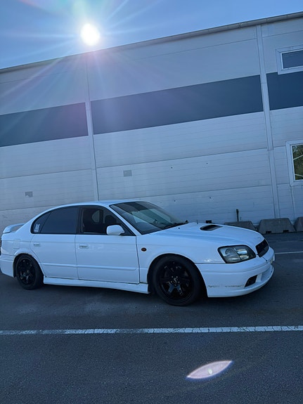 Subaru Legacy 2 of 5