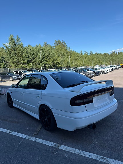 Subaru Legacy 4 of 5