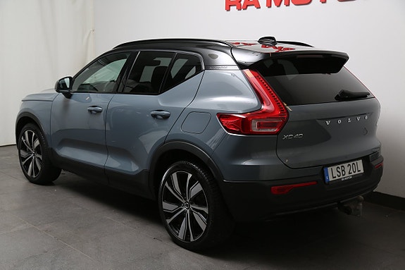 Volvo XC40 3 of 5