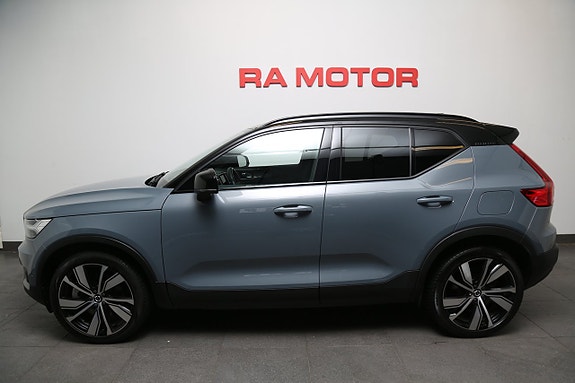 Volvo XC40 2 of 5