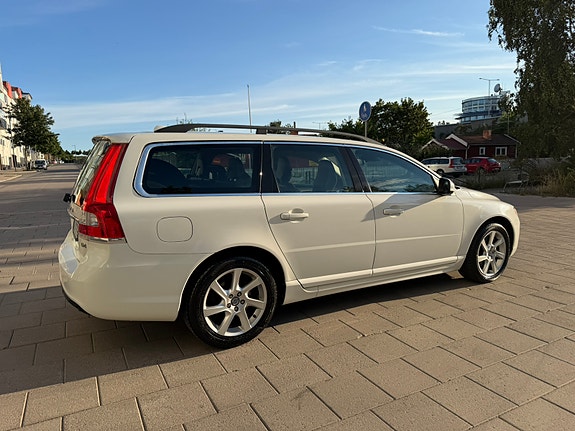 Volvo V70 4 of 5
