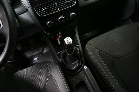 Renault Clio 18 of 24