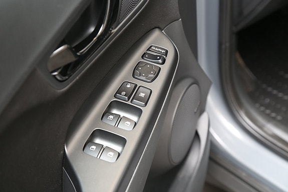 Hyundai Kona 12 of 29