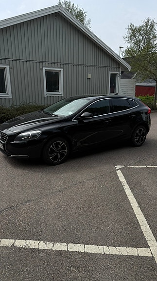 Volvo V40 4 of 5