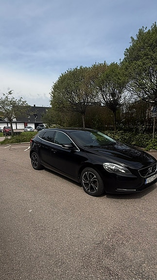 Volvo V40 2 of 5