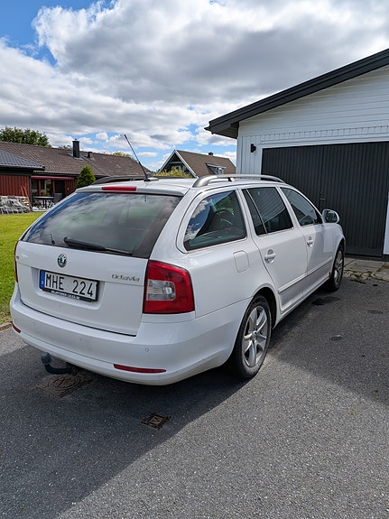 Skoda Octavia 2 of 7