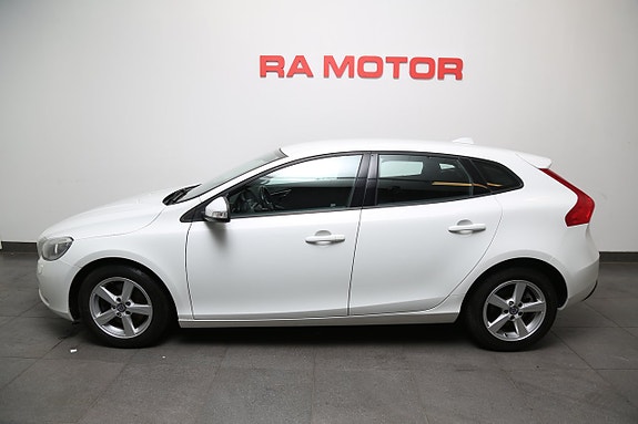 Volvo V40 2 of 5