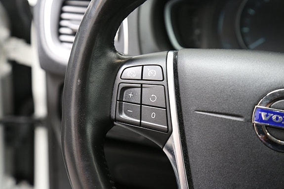 Volvo V40 12 of 23