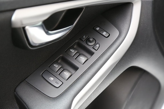 Volvo V40 8 of 23