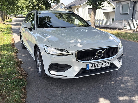 Volvo V60 2 of 8