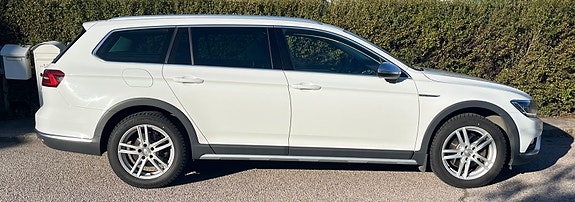 Volkswagen Passat Alltrack 6 of 13
