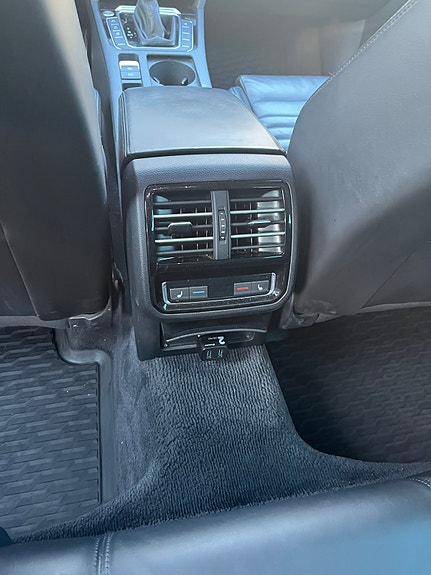Volkswagen Passat Alltrack 11 of 13