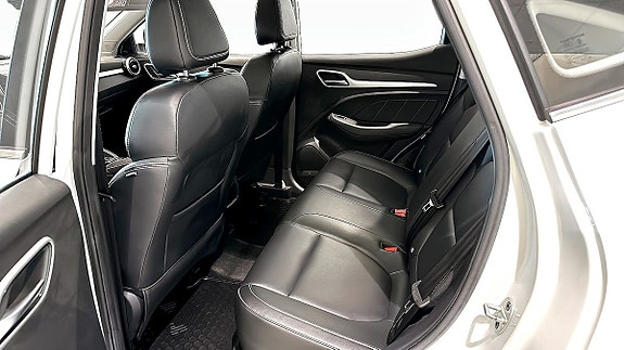 MG ZS 4 of 5