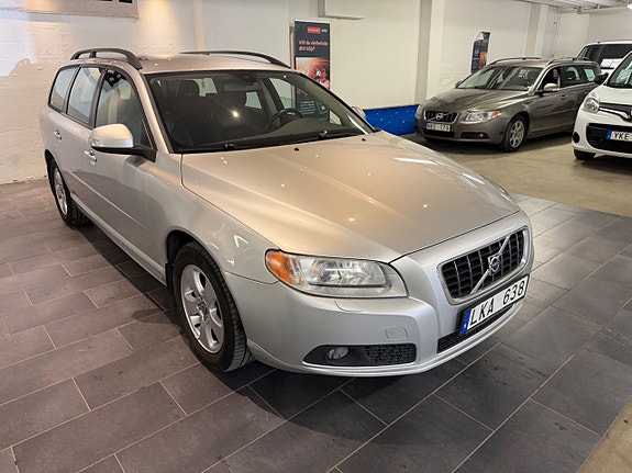 Volvo V70 2 of 5