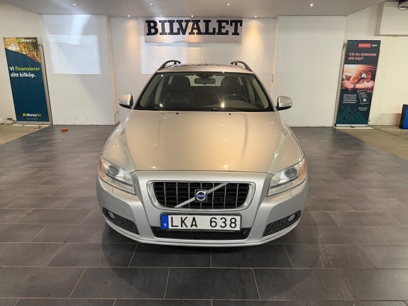 Volvo V70 3 of 5