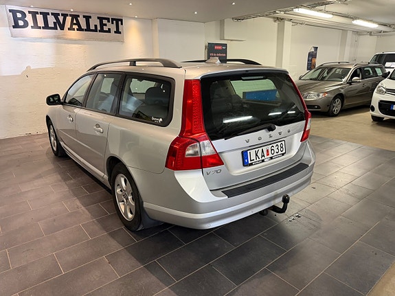 Volvo V70 4 of 5