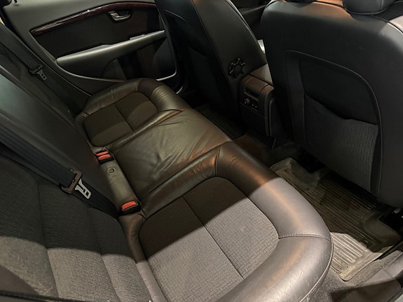 Volvo V70 12 of 19
