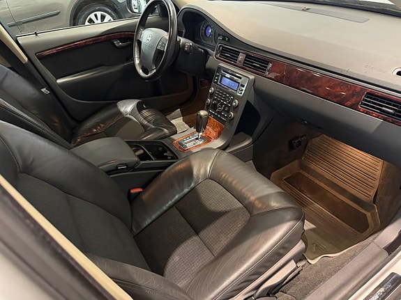 Volvo V70 11 of 19