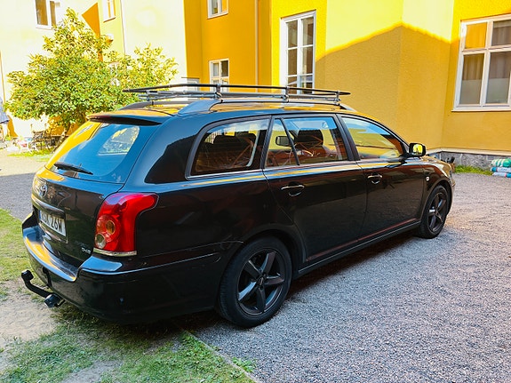 Toyota Avensis 3 of 5