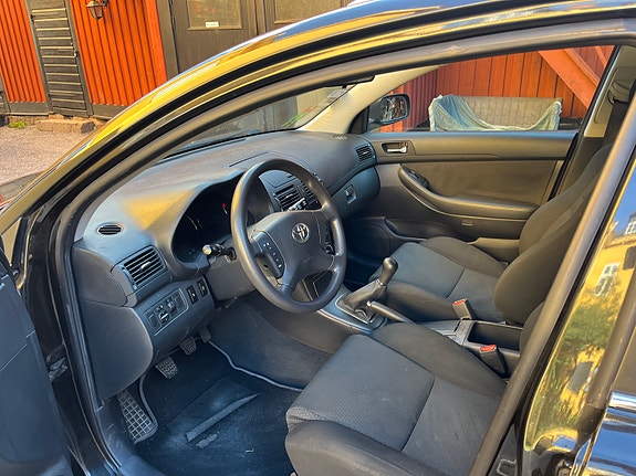 Toyota Avensis 5 of 5