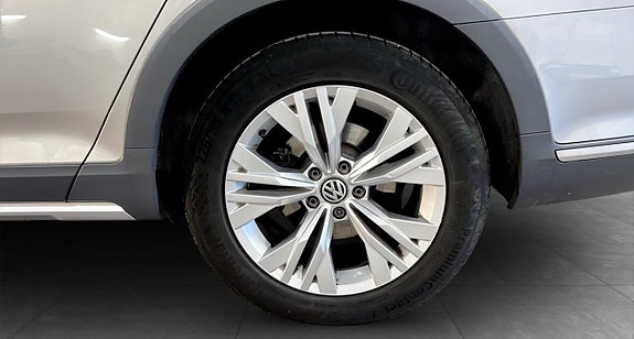 Volkswagen Passat Alltrack 4 of 8