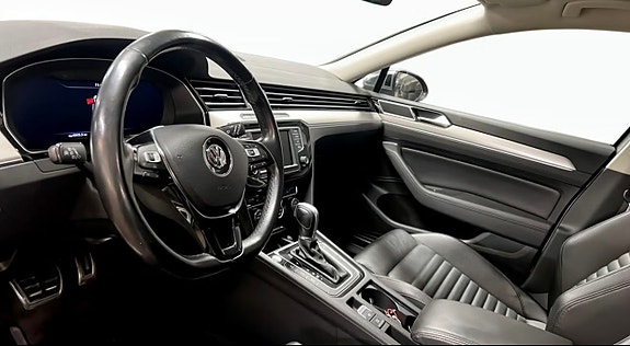 Volkswagen Passat Alltrack 5 of 8