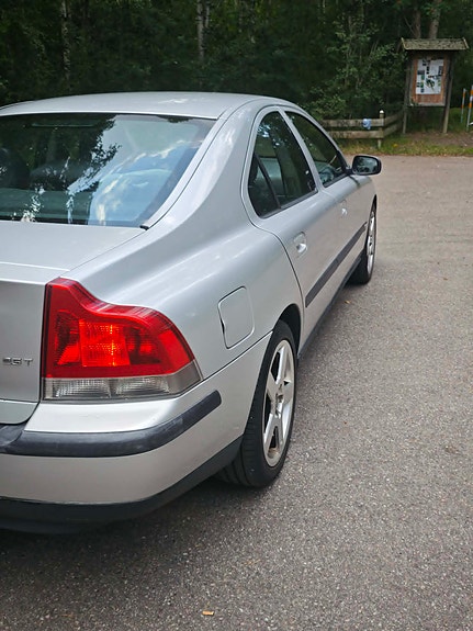 Volvo S60 4 of 5
